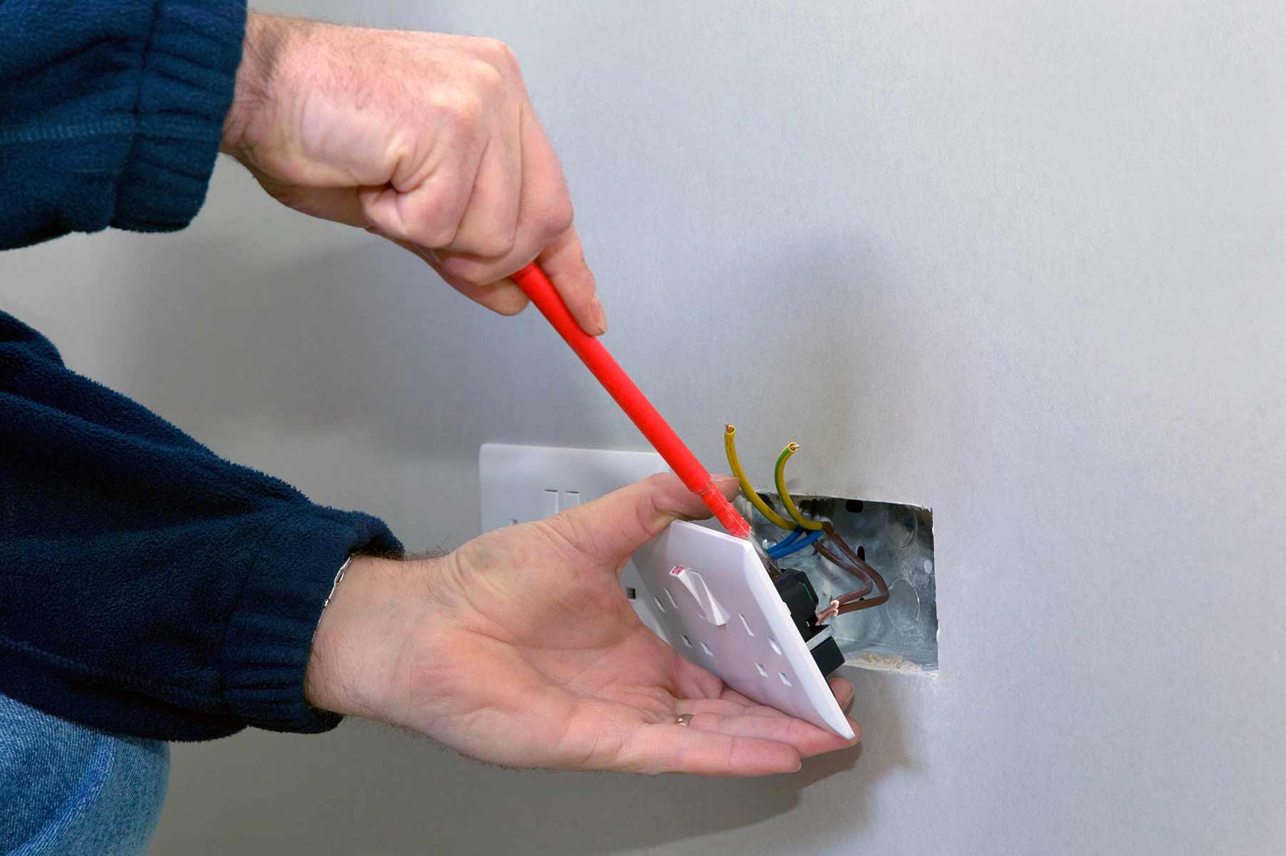Our electricians can install plug sockets for domestic and commercial proeprties in Dawlish and the local area. 